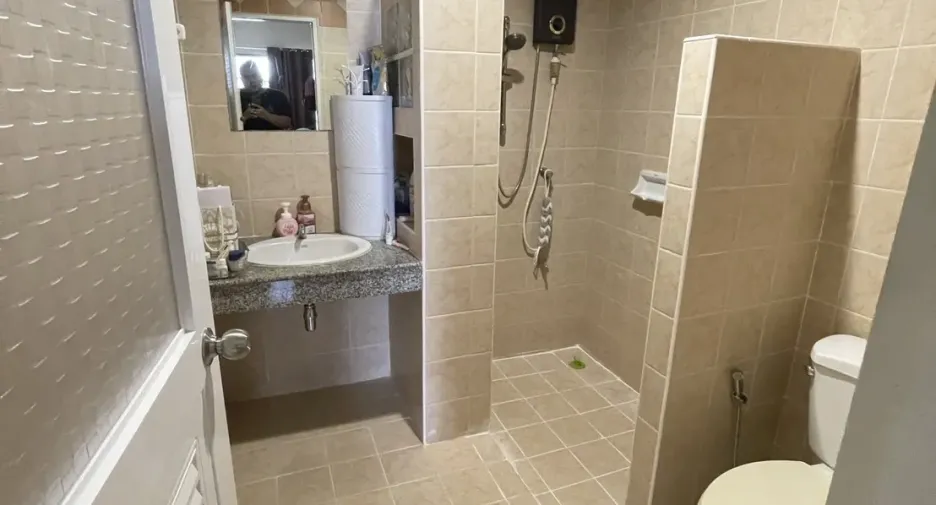For sale 3 bedrooms townhouse in Wang Thonglang, Bangkok