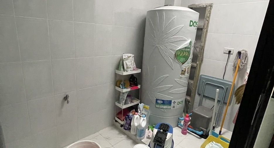 For sale 3 bedrooms townhouse in Wang Thonglang, Bangkok