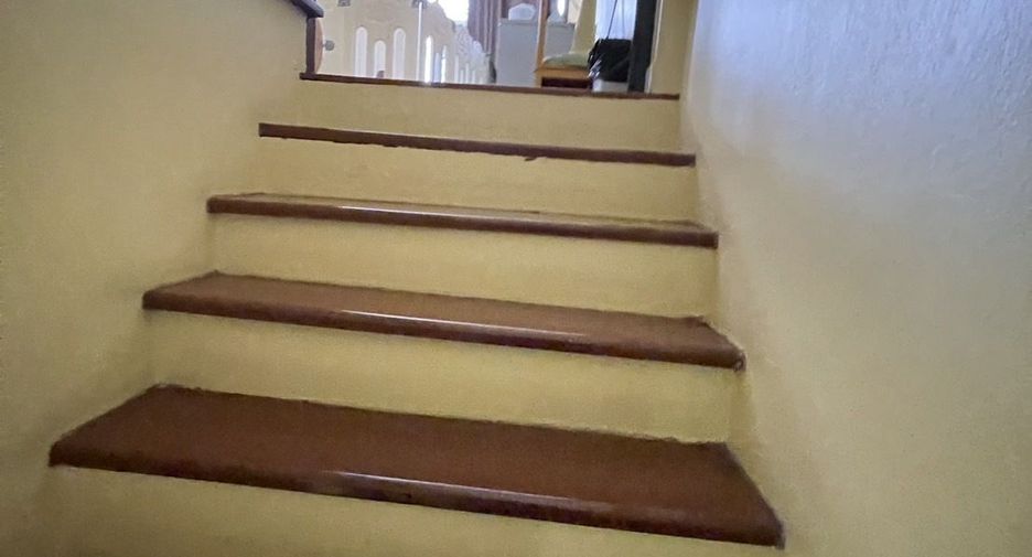For sale 3 bedrooms townhouse in Wang Thonglang, Bangkok
