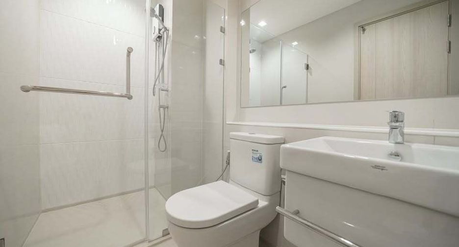 For rent studio condo in Pathum Wan, Bangkok