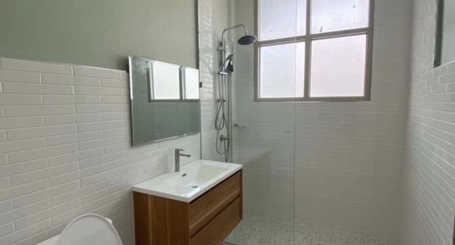 For rent 2 bedrooms townhouse in Watthana, Bangkok