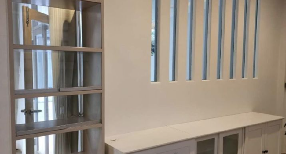 For rent 2 bedrooms townhouse in Watthana, Bangkok