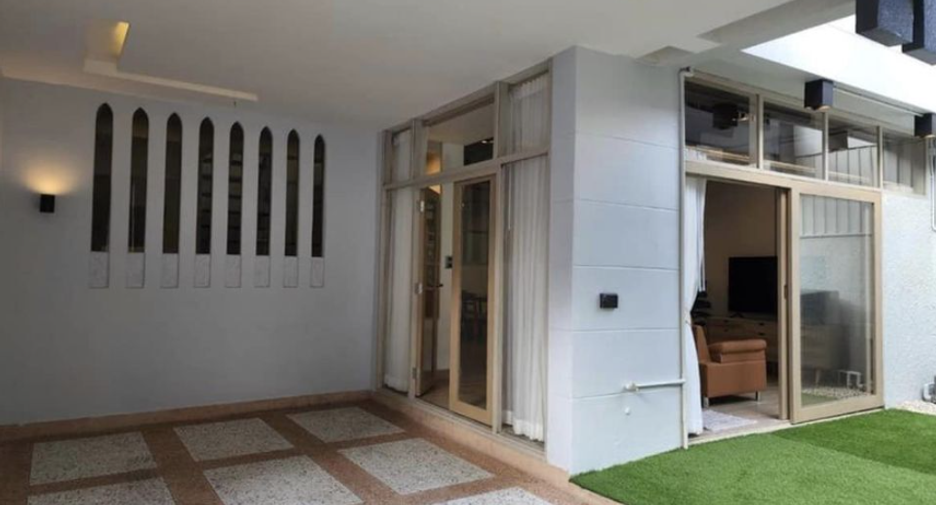 For rent 2 bedrooms townhouse in Watthana, Bangkok
