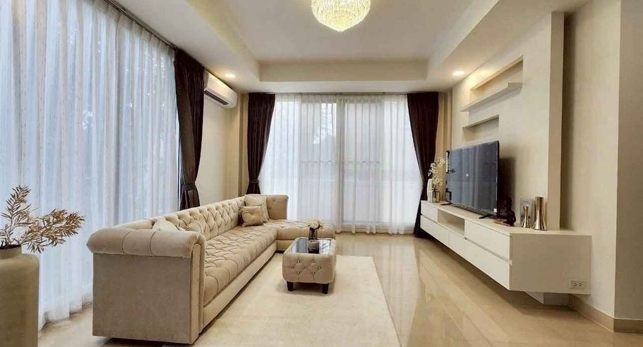 For rent 5 bedrooms house in Huai Khwang, Bangkok
