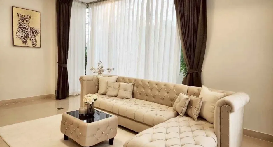 For rent 5 bedrooms house in Huai Khwang, Bangkok