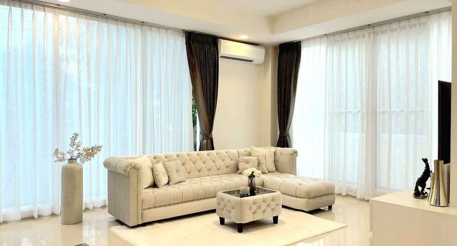 For rent 5 bedrooms house in Huai Khwang, Bangkok