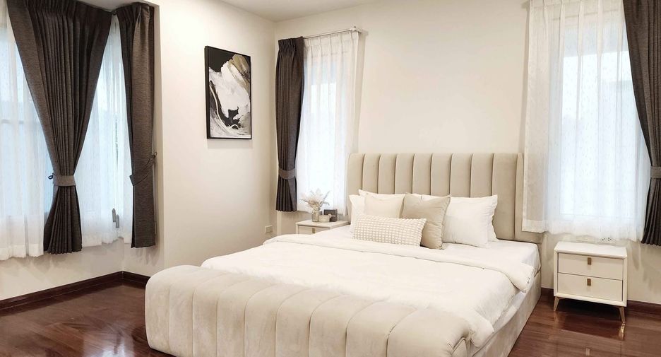 For rent 5 bedrooms house in Huai Khwang, Bangkok