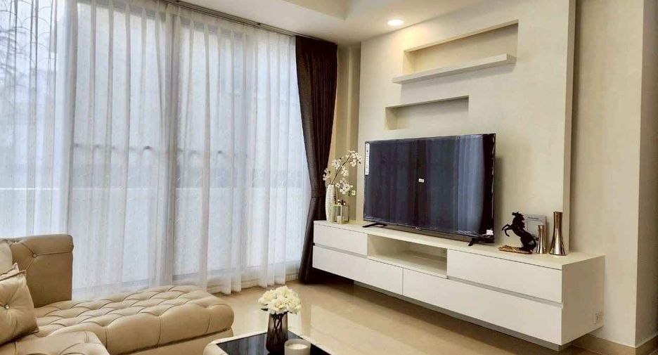 For rent 5 bedrooms house in Huai Khwang, Bangkok
