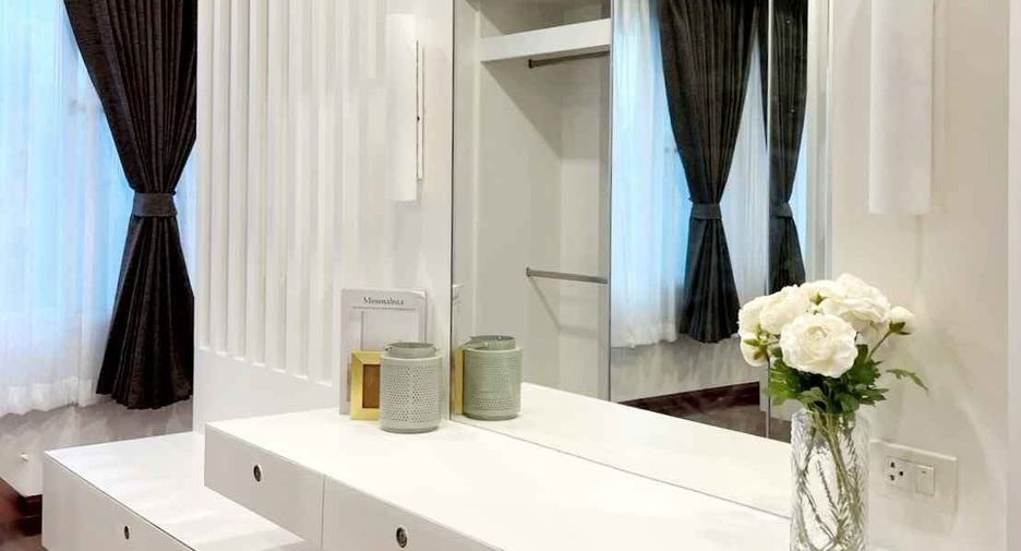 For rent 5 bedrooms house in Huai Khwang, Bangkok