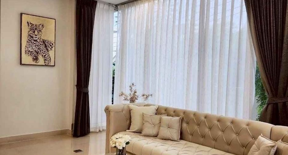 For rent 5 bedrooms house in Huai Khwang, Bangkok