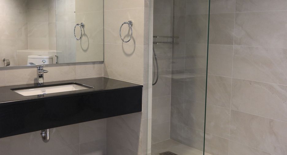 For rent 4 bedrooms condo in Khlong Toei, Bangkok