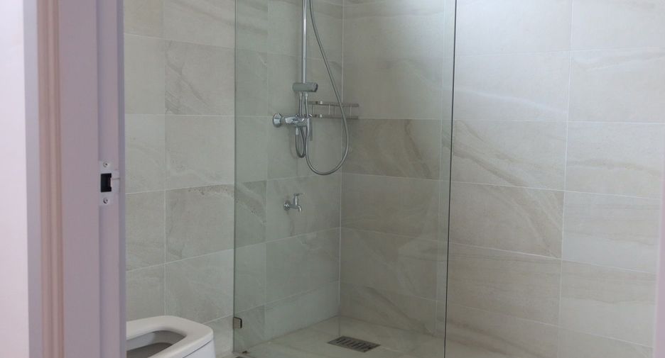For rent 4 bedrooms condo in Khlong Toei, Bangkok
