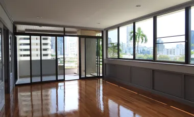 For rent 4 bedrooms condo in Khlong Toei, Bangkok