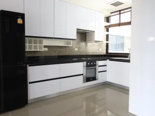 Аренда 4 спальни кондо в Кхлонг Тоеи, Бангкок