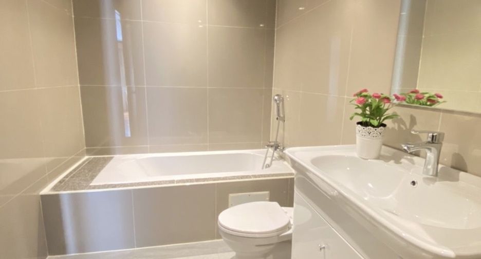 For rent 2 bedrooms apartment in Watthana, Bangkok