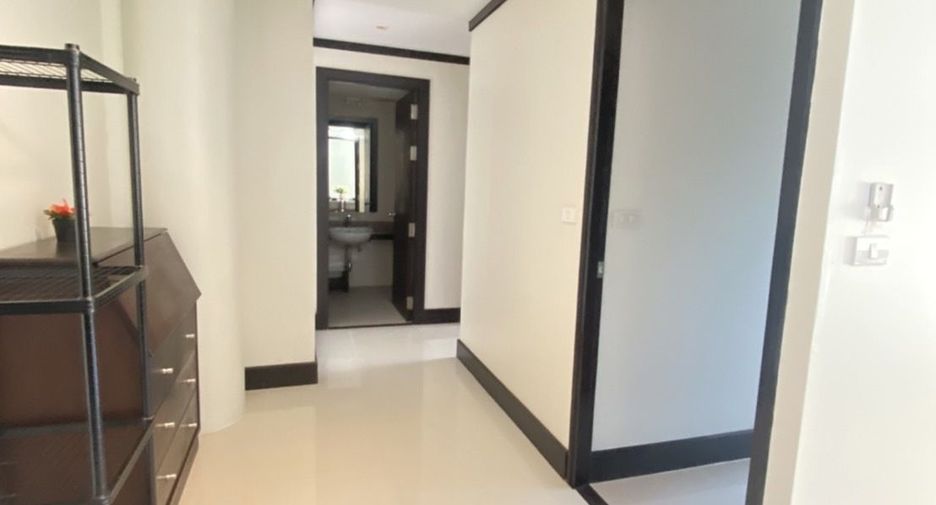 For rent 2 bedrooms apartment in Watthana, Bangkok