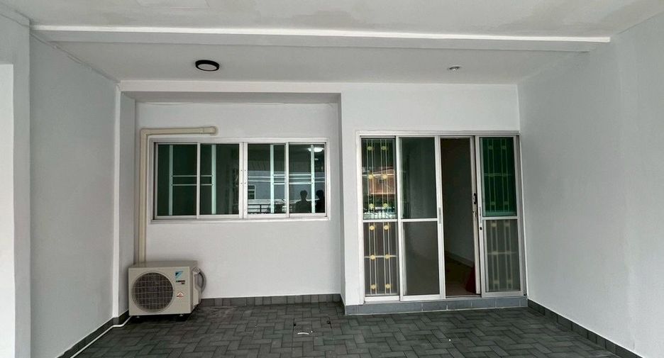For rent 4 bedrooms townhouse in Sai Mai, Bangkok