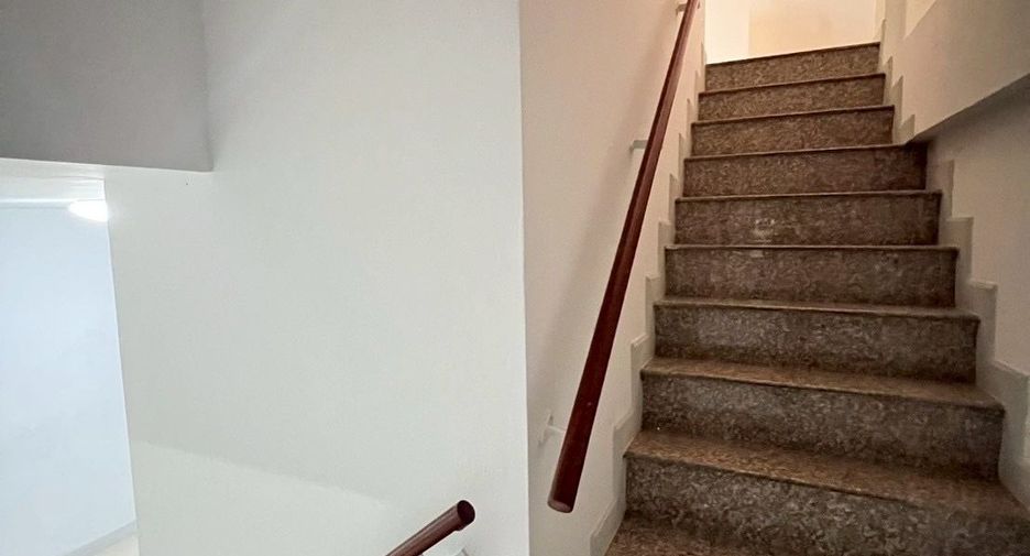 For rent 4 bedrooms townhouse in Sai Mai, Bangkok