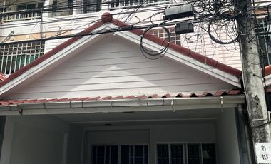 For rent 4 bedrooms townhouse in Sai Mai, Bangkok