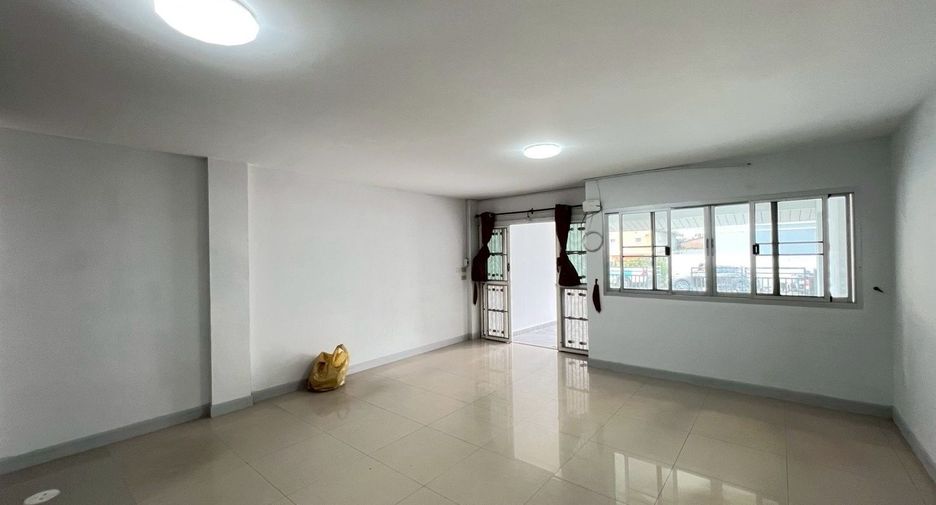 For rent 4 bedrooms townhouse in Sai Mai, Bangkok
