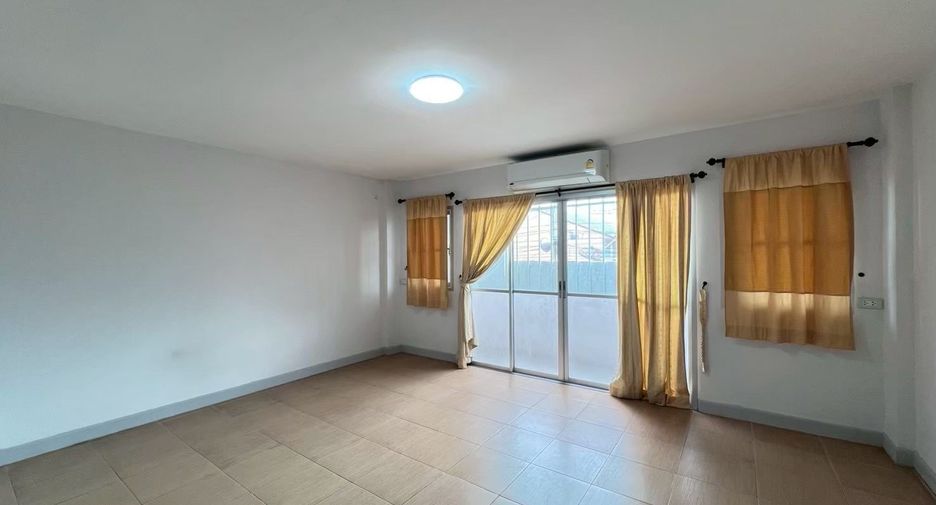 For rent 4 bedrooms townhouse in Sai Mai, Bangkok