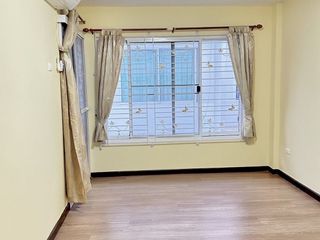 À vendre 2 chambres maison de ville à Si Racha, Chonburi