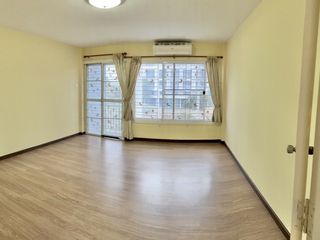 À vendre 2 chambres maison de ville à Si Racha, Chonburi