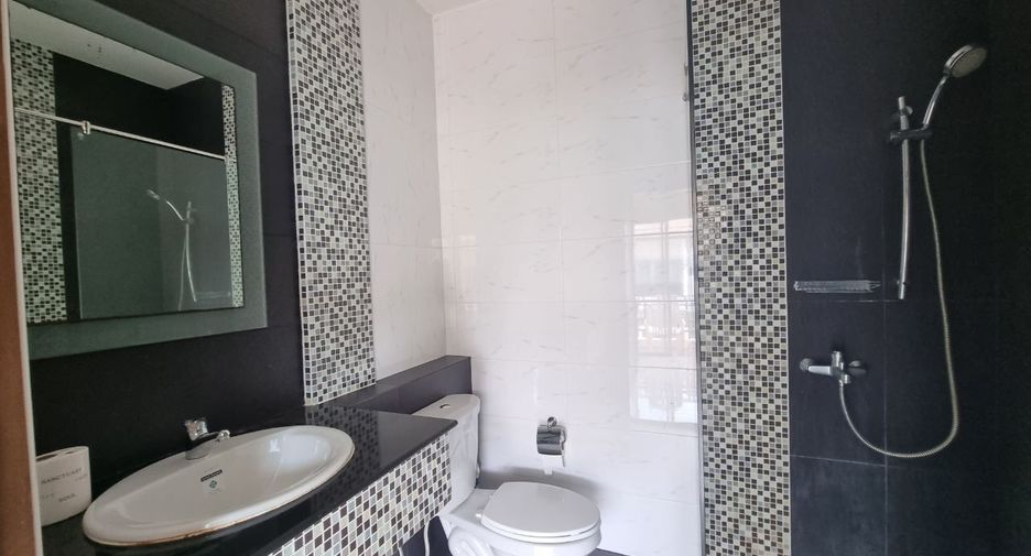 For rent 3 bedrooms townhouse in Thalang, Phuket