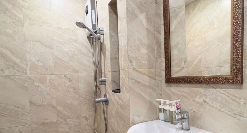 For sale 1 bed condo in Khan Na Yao, Bangkok
