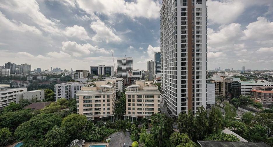 For sale 2 bedrooms condo in Khlong Toei, Bangkok