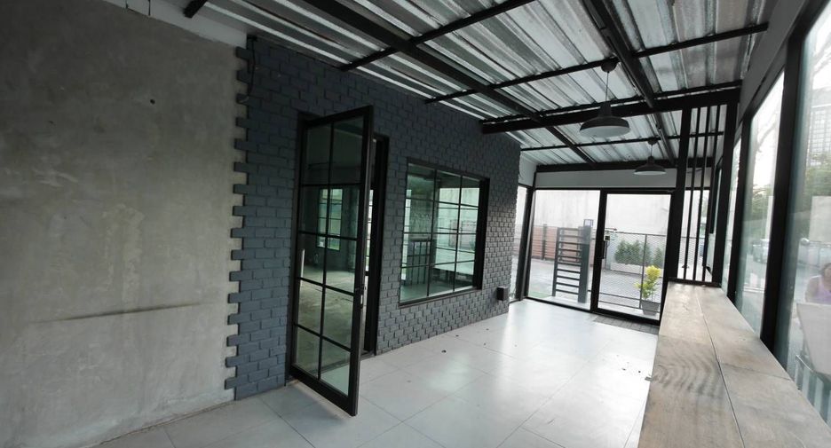 For rent retail Space in Watthana, Bangkok