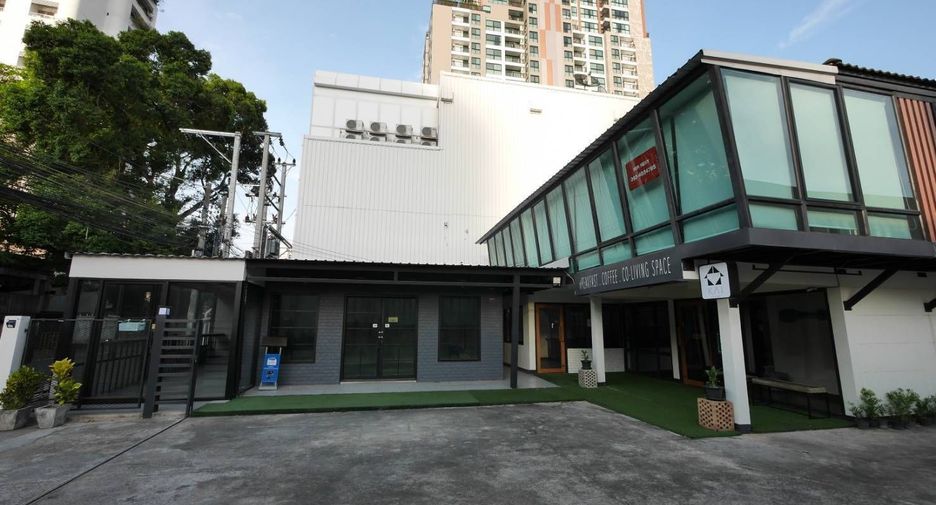 For rent retail Space in Watthana, Bangkok