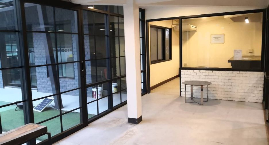 For rent retail Space in Watthana, Bangkok