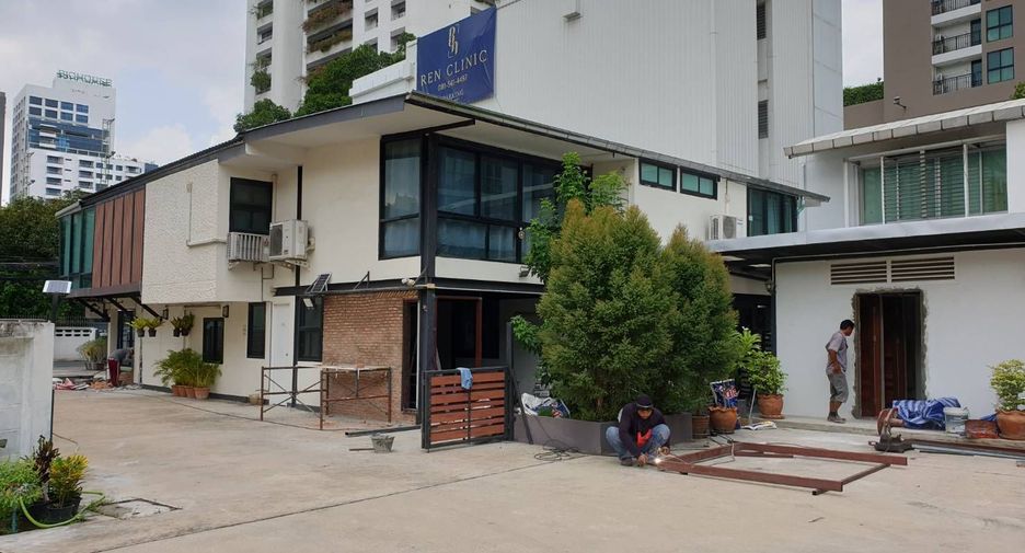 For rent retail Space in Watthana, Bangkok