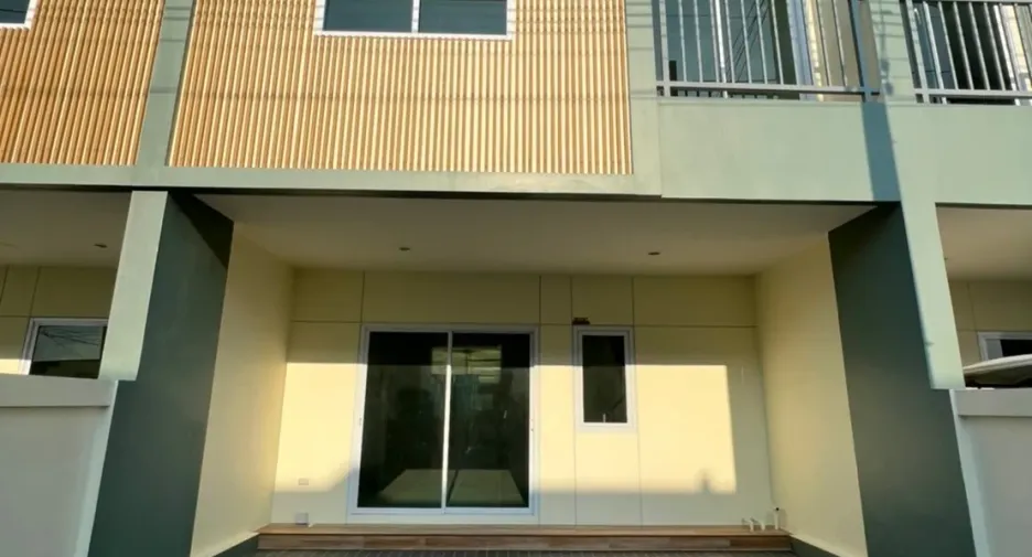 Reihenhaus zum Kauf mit 3 Zimmer in Si Racha, Chonburi