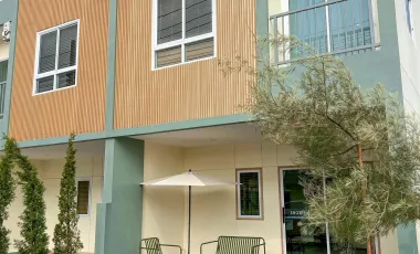 Reihenhaus zum Kauf mit 3 Zimmer in Si Racha, Chonburi