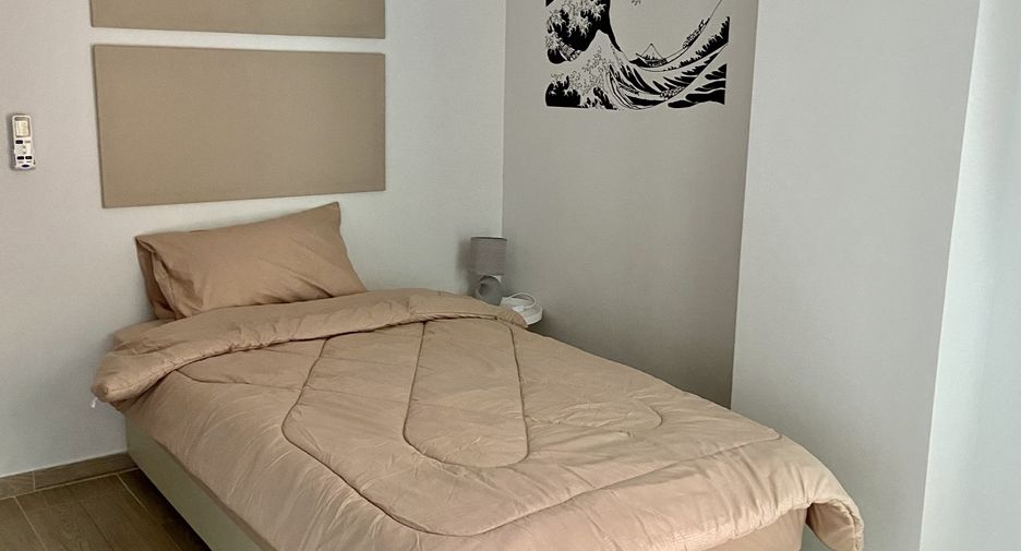 For rent 3 bedrooms apartment in Saphan Sung, Bangkok