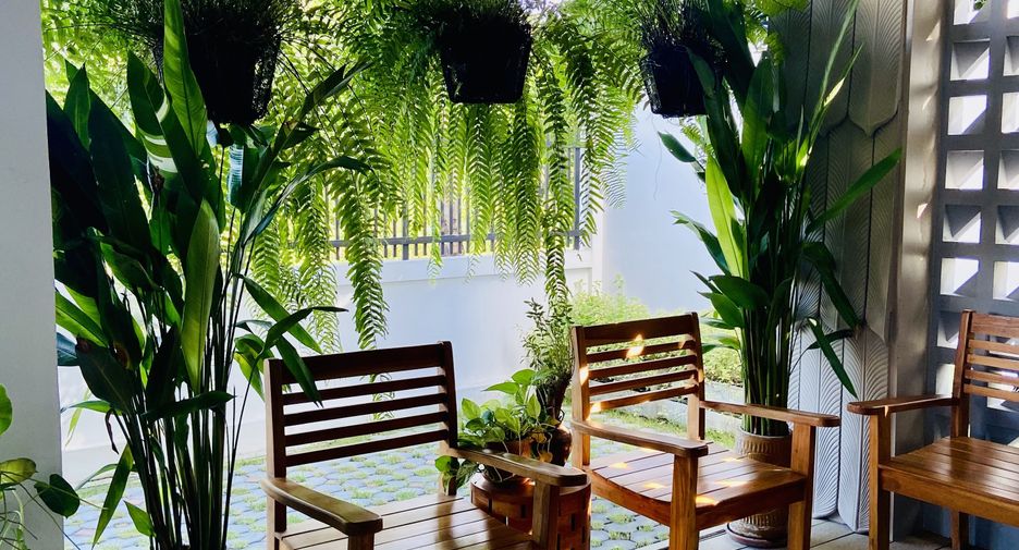 For rent 3 bedrooms apartment in Saphan Sung, Bangkok