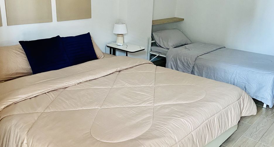 For rent 3 bedrooms apartment in Saphan Sung, Bangkok