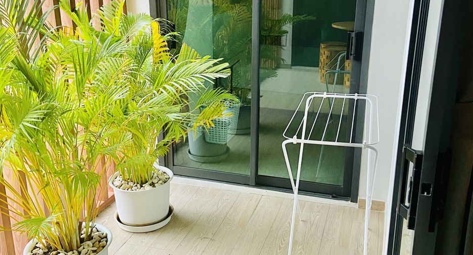 For rent 3 bedrooms apartment in Saphan Sung, Bangkok