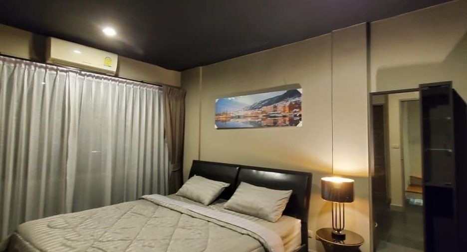 For rent 3 bedrooms townhouse in Bang Kapi, Bangkok