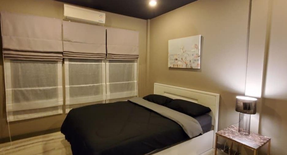 For rent 3 bedrooms townhouse in Bang Kapi, Bangkok