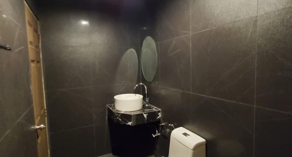For rent 3 bedrooms townhouse in Bang Kapi, Bangkok