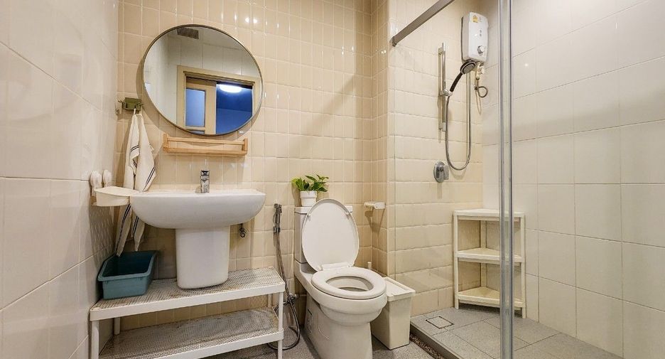 Wohnung zur Miete mit 1 Zimmer in Huai Khwang, Bangkok