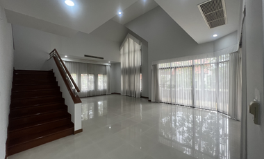 Villa en alquiler de 3 habitaciones en Si Racha, Chonburi
