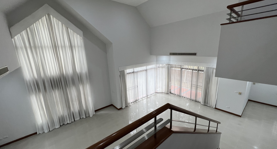 Villa en alquiler de 3 habitaciones en Si Racha, Chonburi
