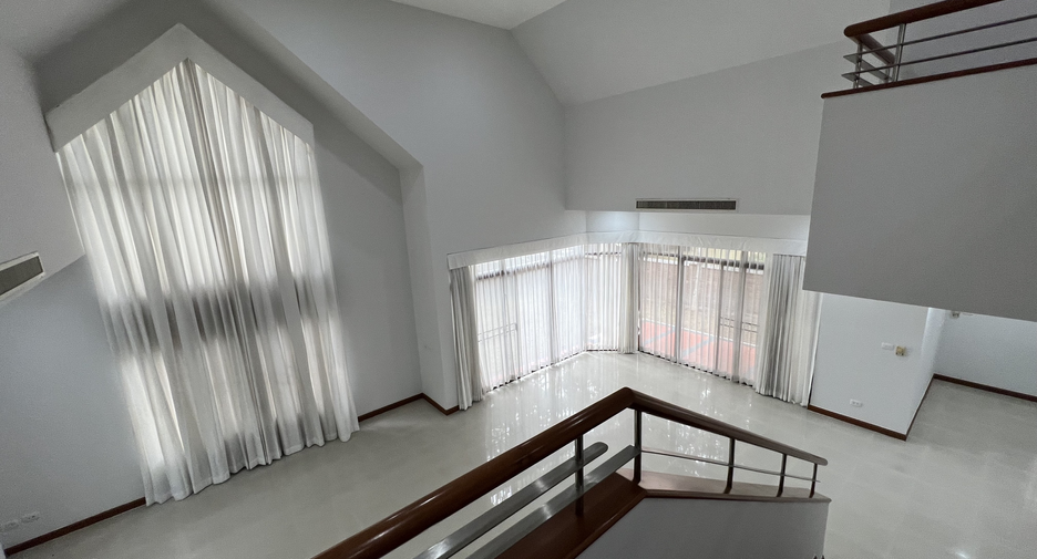 Villa en alquiler de 3 habitaciones en Si Racha, Chonburi