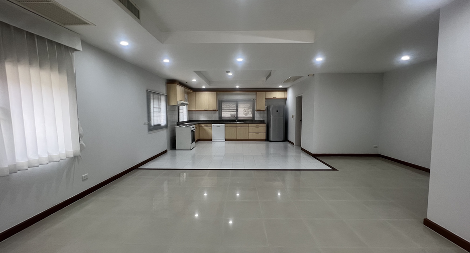 Villa en alquiler de 3 habitaciones en Si Racha, Chonburi