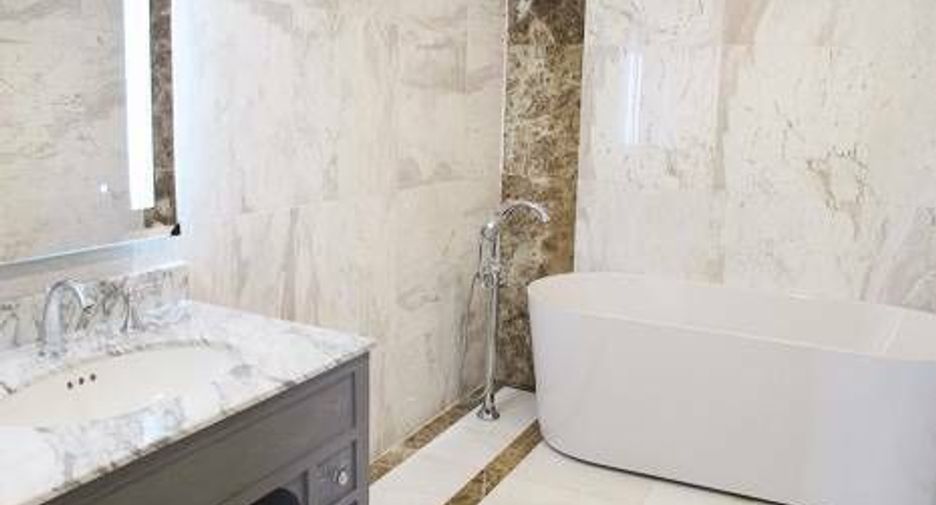 For sale and for rent 4 bedrooms condo in Watthana, Bangkok