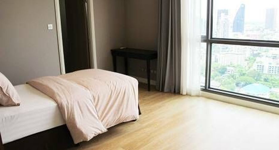 For sale and for rent 4 bedrooms condo in Watthana, Bangkok
